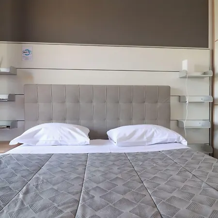 Oasi Nocleg ze śniadaniem 4*